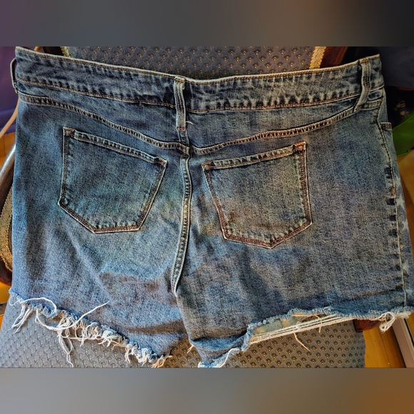 Old Navy high-rise shorts size 16 - Picture 2 of 3